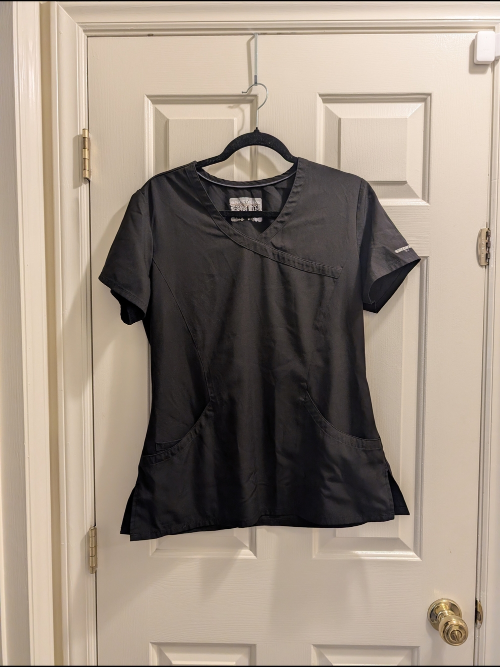 Skechers Barco Black Reliance 3-pocket Crossover V-Neck Scrub Top Medium